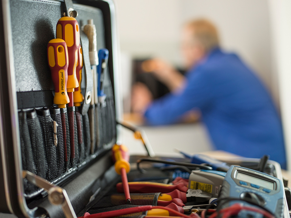 C F022411 bei Elektro Kleinschroth GmbH in Marktsteft