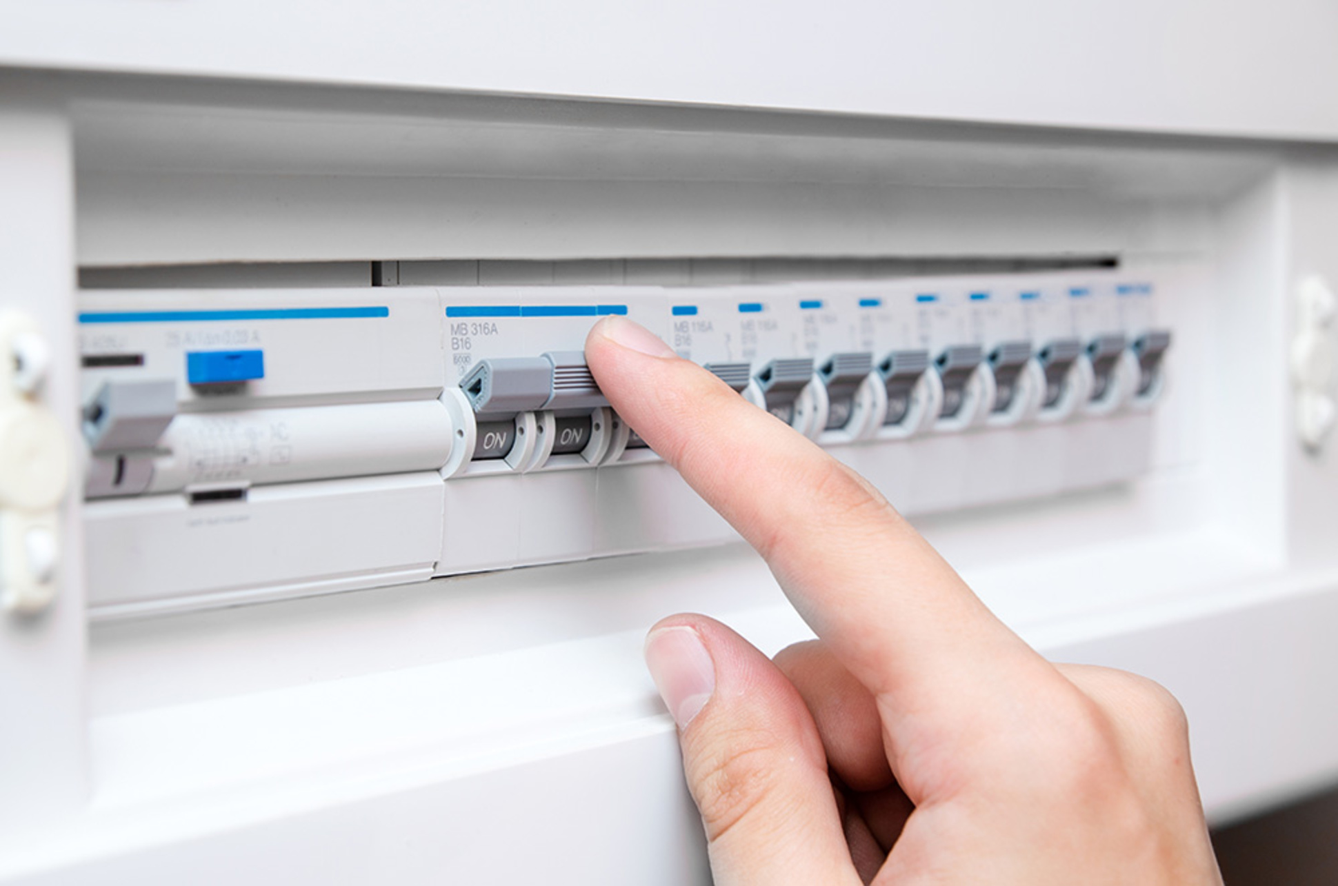 Schalt­schrank­bau bei Elektro Kleinschroth GmbH in Marktsteft